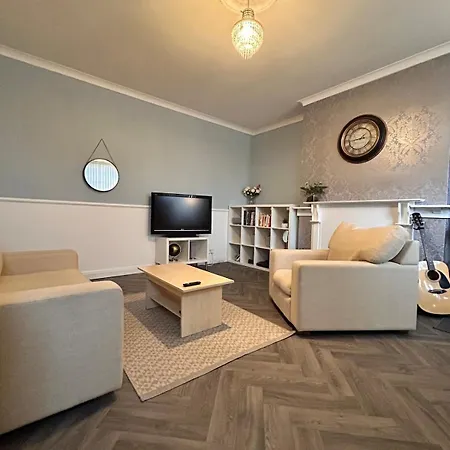 Semesterbostad Straighter - Cosy House - Free Parking - Free Fast Wifi *
