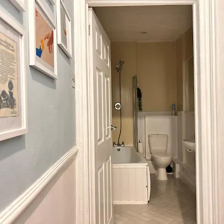 Straighter - Cosy House - Free Parking - Free Fast Wifi 度假居 利兹