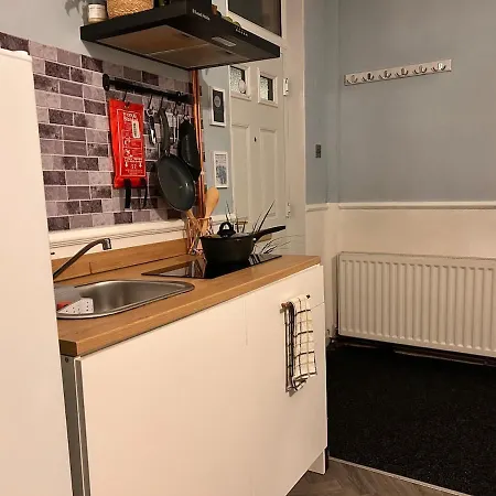 Straighter - Cosy House - Free Parking - Free Fast Wifi *