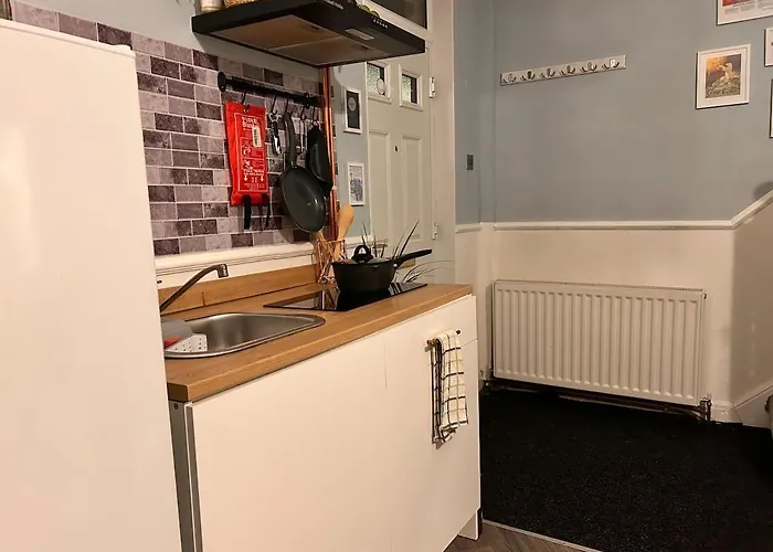 Straighter - Cosy House - Free Parking - Free Fast Wifi *