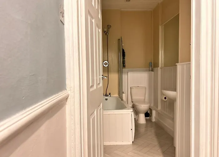 Straighter - Cosy House - Free Parking - Free Fast Wifi *