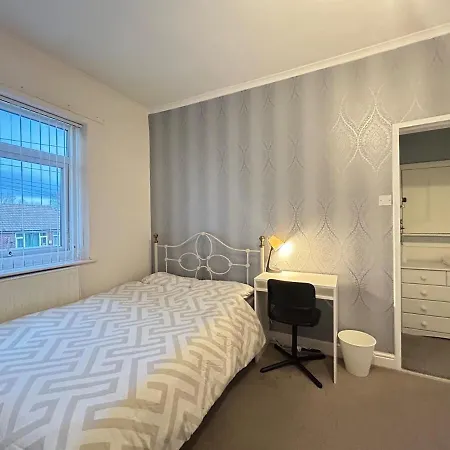 Straighter - Cosy House - Free Parking - Free Fast Wifi Будинок відпочинку Лідс