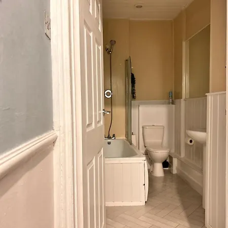 Straighter - Cosy House - Free Parking - Free Fast Wifi *